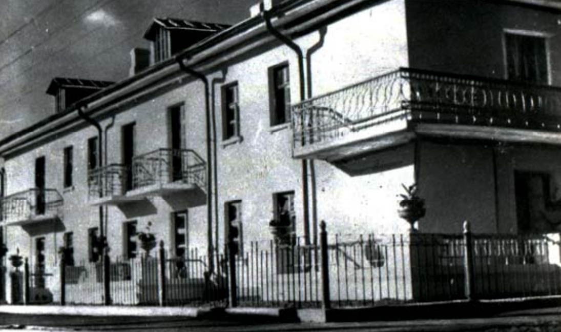 Ул. Орджоникидзе, 53. Дом жилой. 1953 г. Фото 1950-х гг.